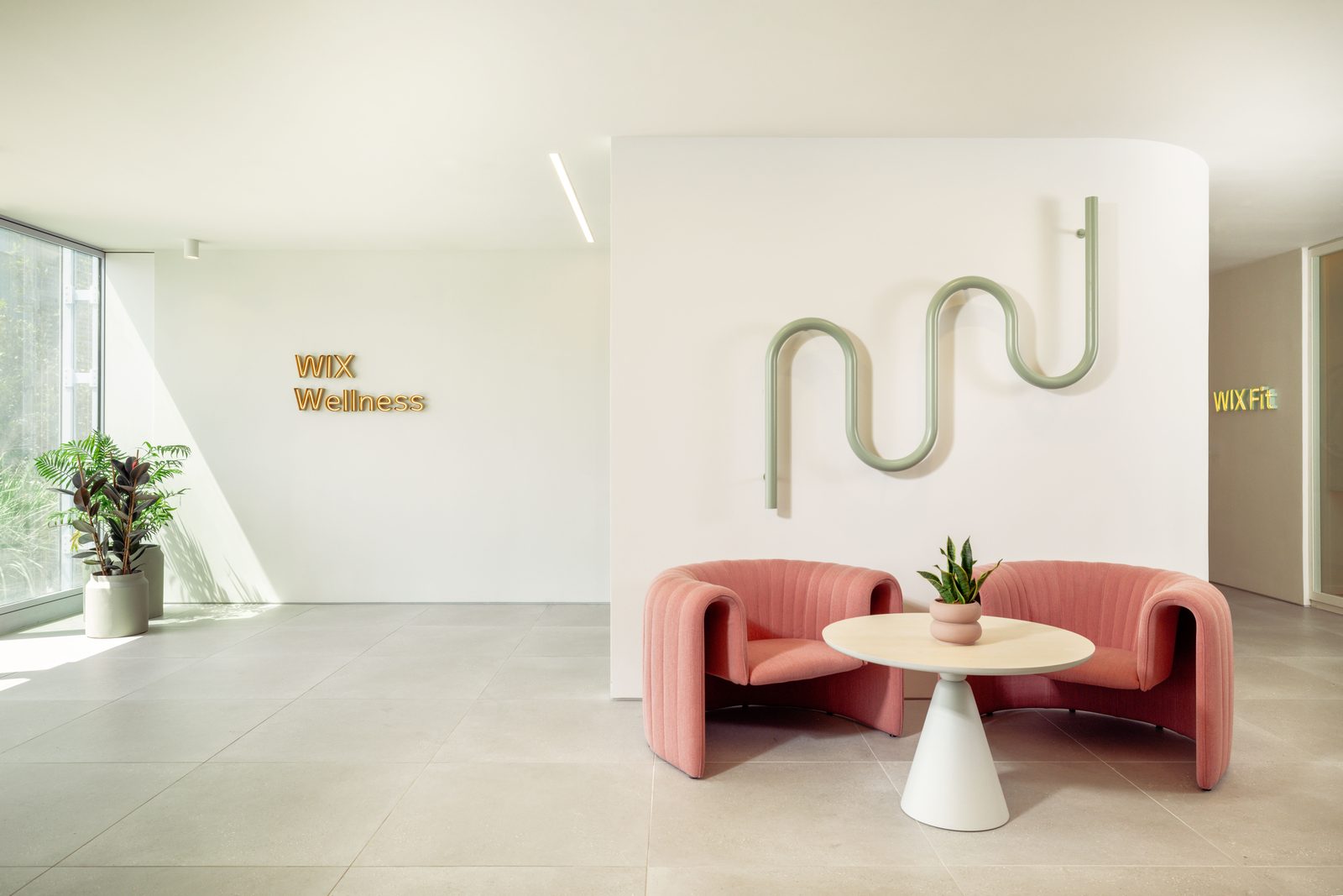לובי WIX Wellness — פינת המתנה בעיצוב נגרות